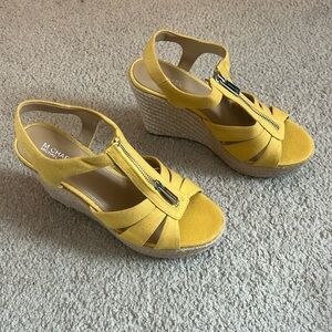 Selling Women’s size 8.5 yellow heels. MICHAEL Michael Kors